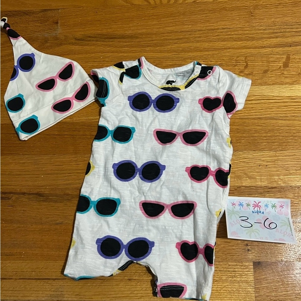 Chic Sunglasses Print Bodysuit with Hat